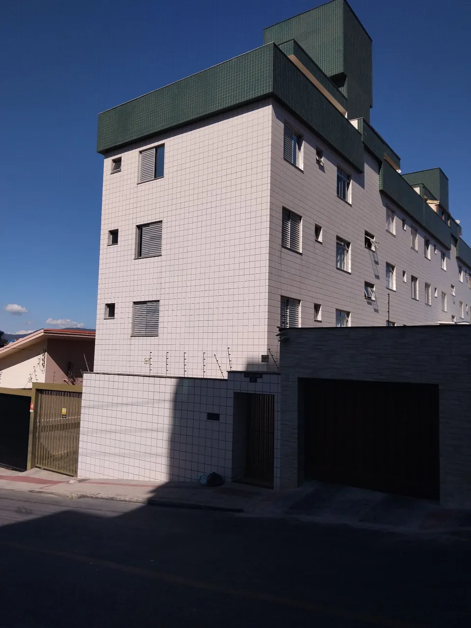 Cobertura de 3 quartos para alugar no bairro caicaras bh mg
