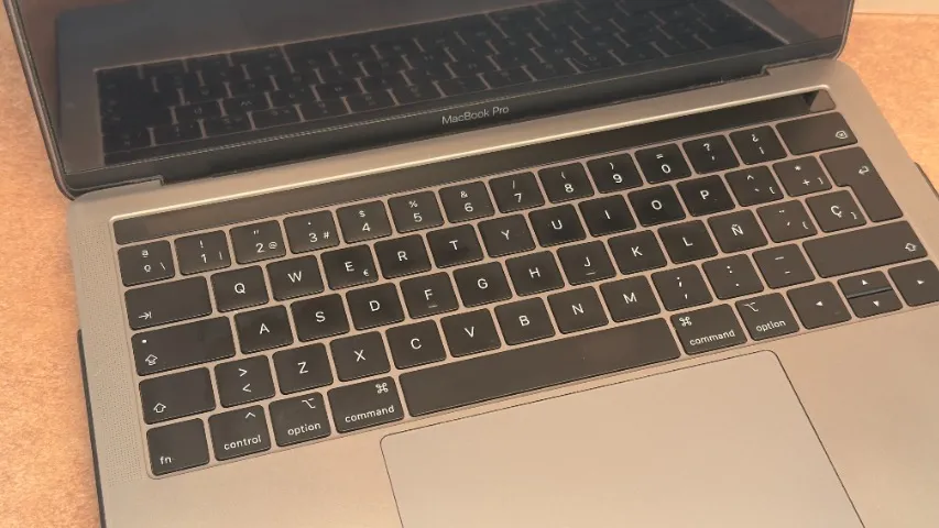 macbook pro 13 i7 16gb
