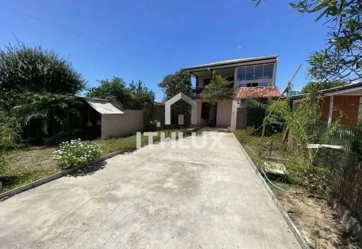 Casa, 300m2, Semimobiliada, 5 Dormitórios. 1 suite, 2 Banheiros, 4 Vagas Estacionamento, A