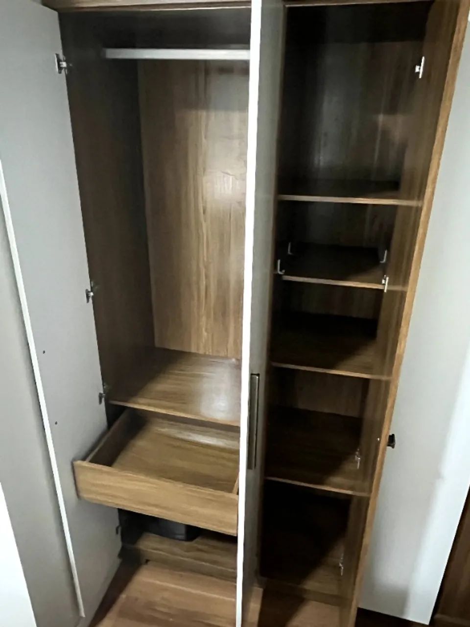 Guarda Roupas 7 portas Impecável sem detalhes!! - Foto 4