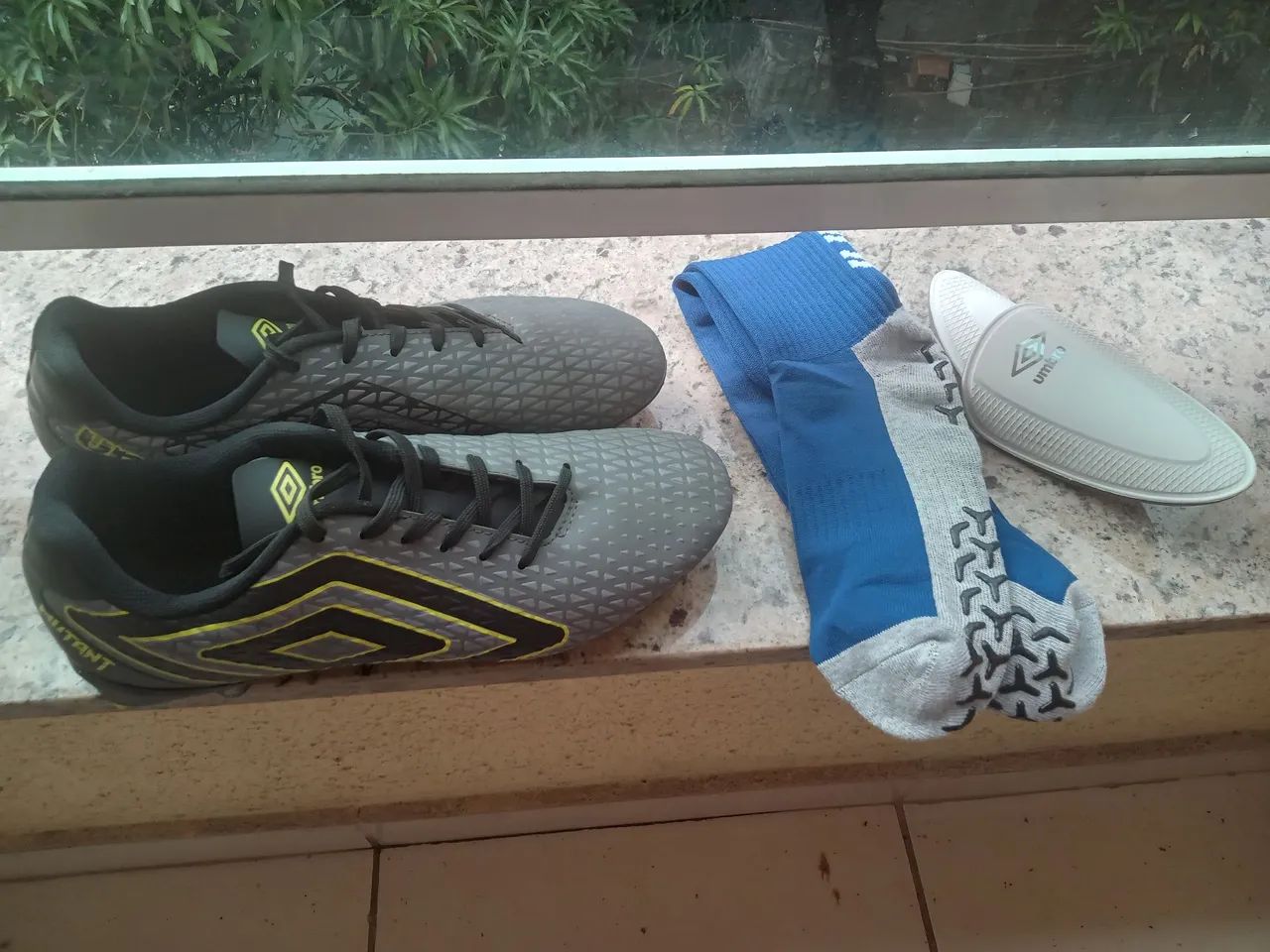 Chuteiras Umbro Mutant - Tamanho 40/41 pouca usada  - Foto 2