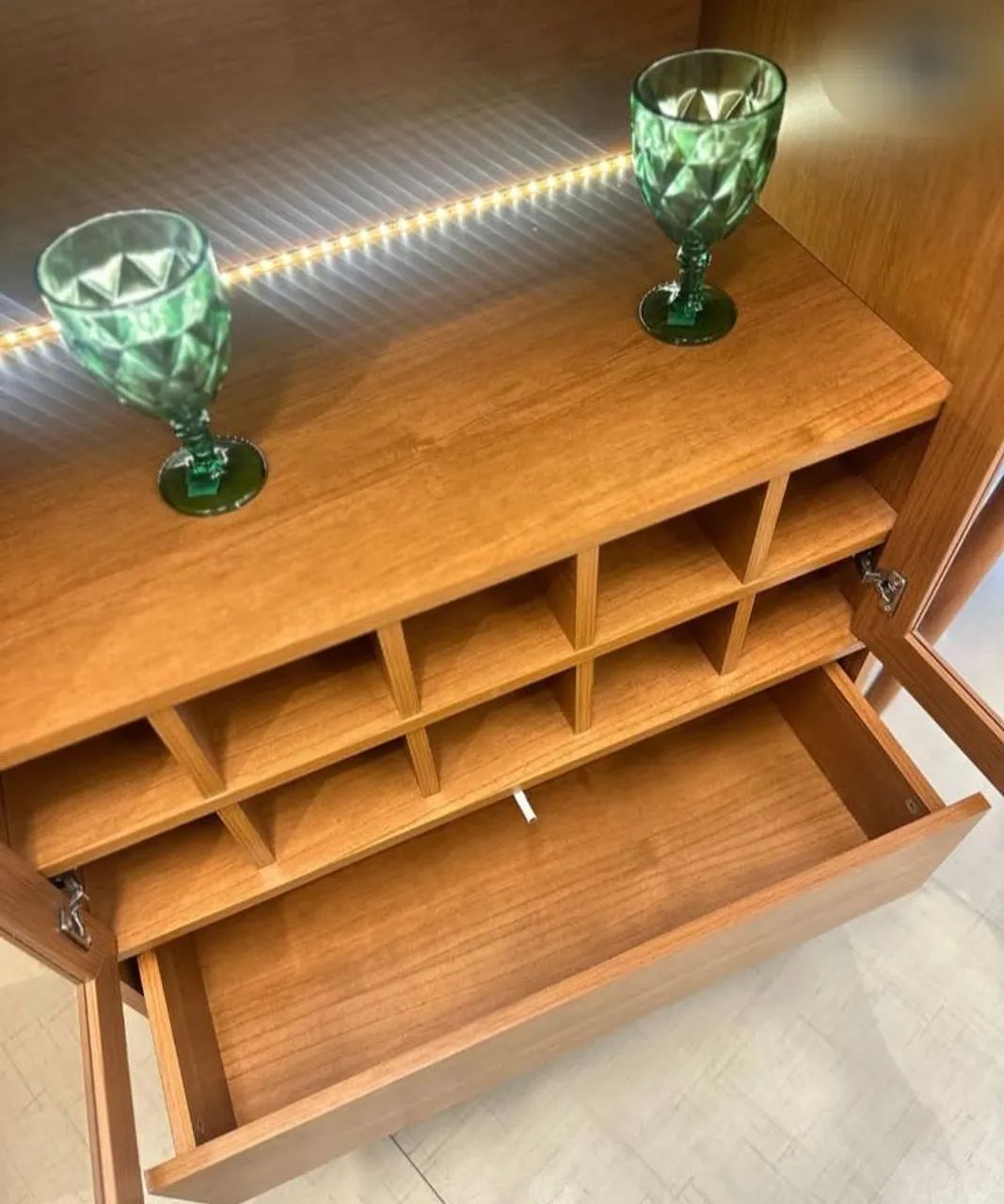 Cristaleira 100% MDF com luzes de LED - Foto 3