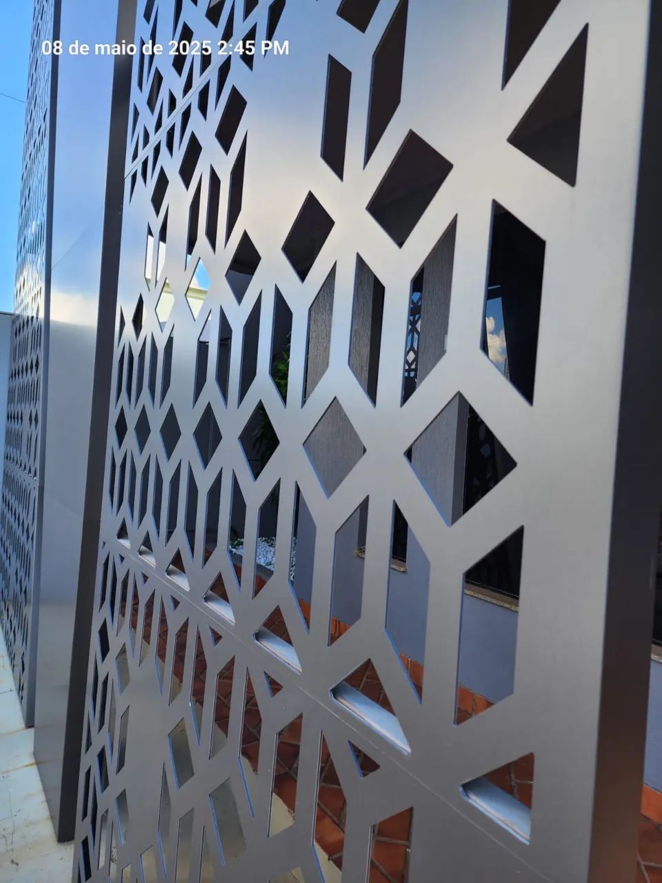 Fachada pronta para instalação em terreno com 12 de frente 64706689073410121