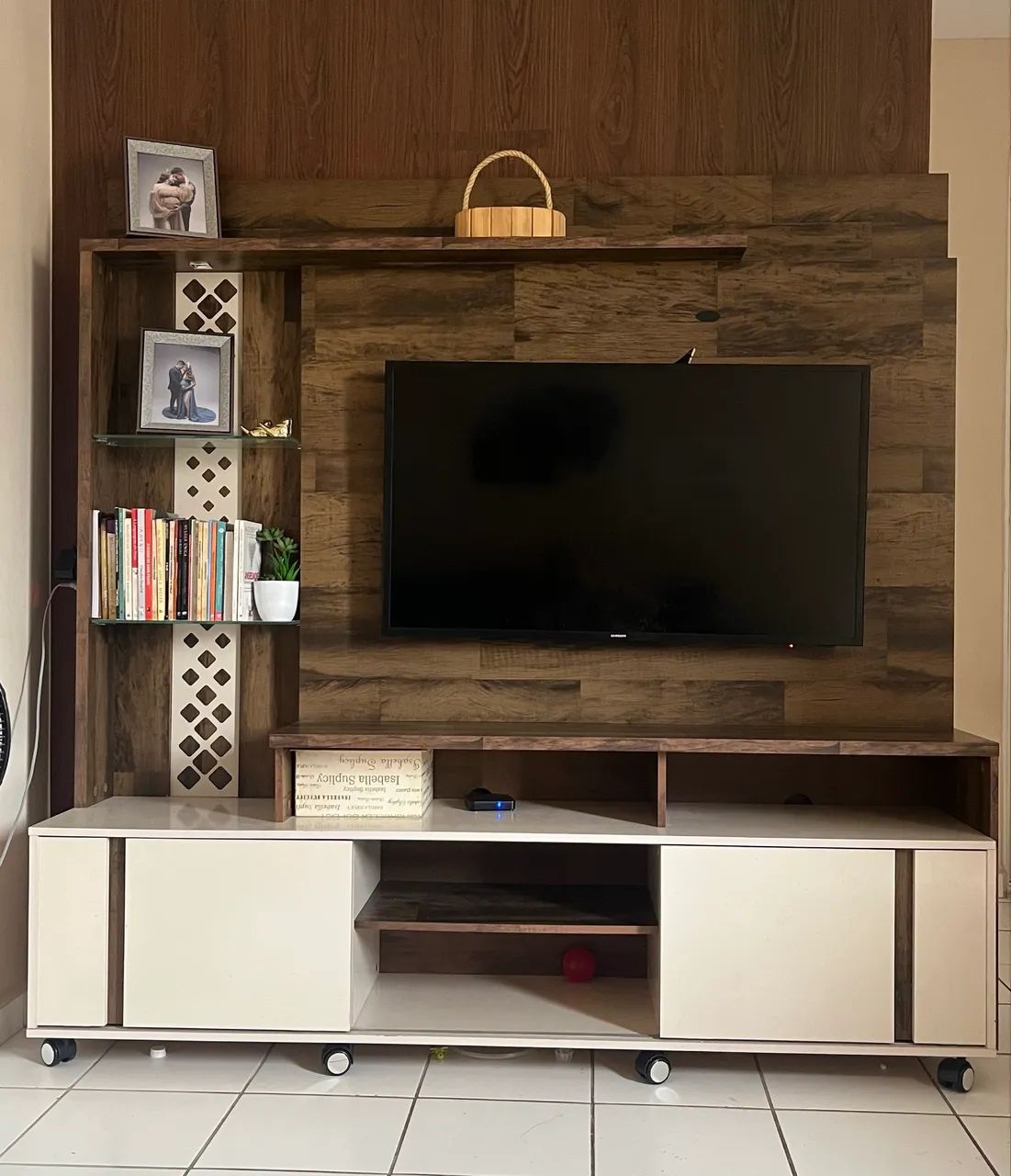 Rack com painel e rodinhas e LED 64717833482242120