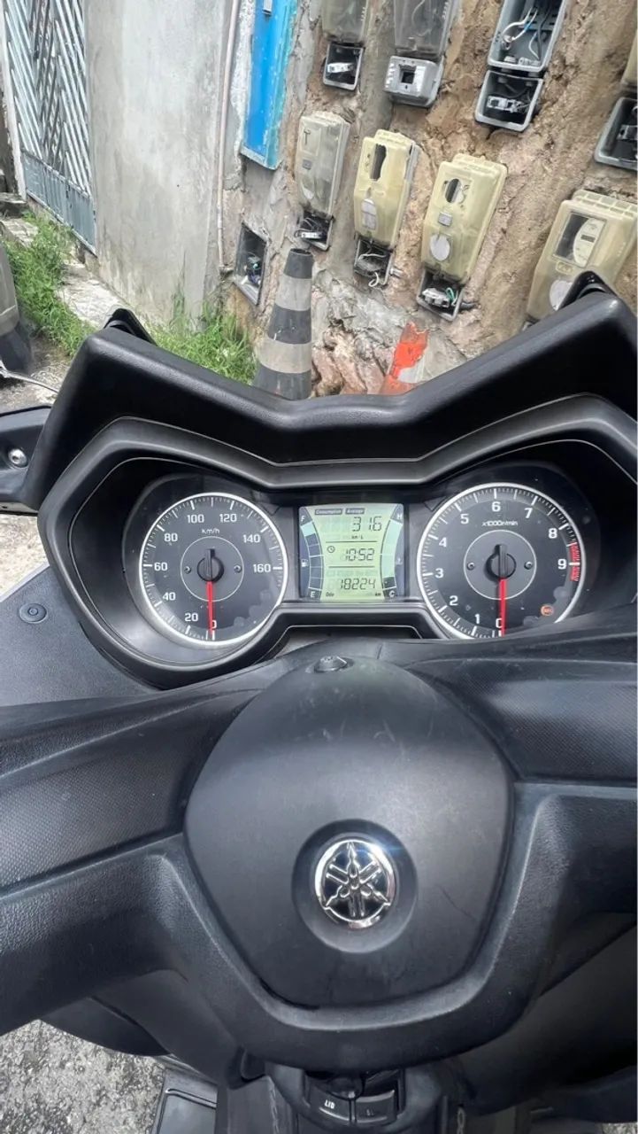 Vendo X Max em excelente estado 