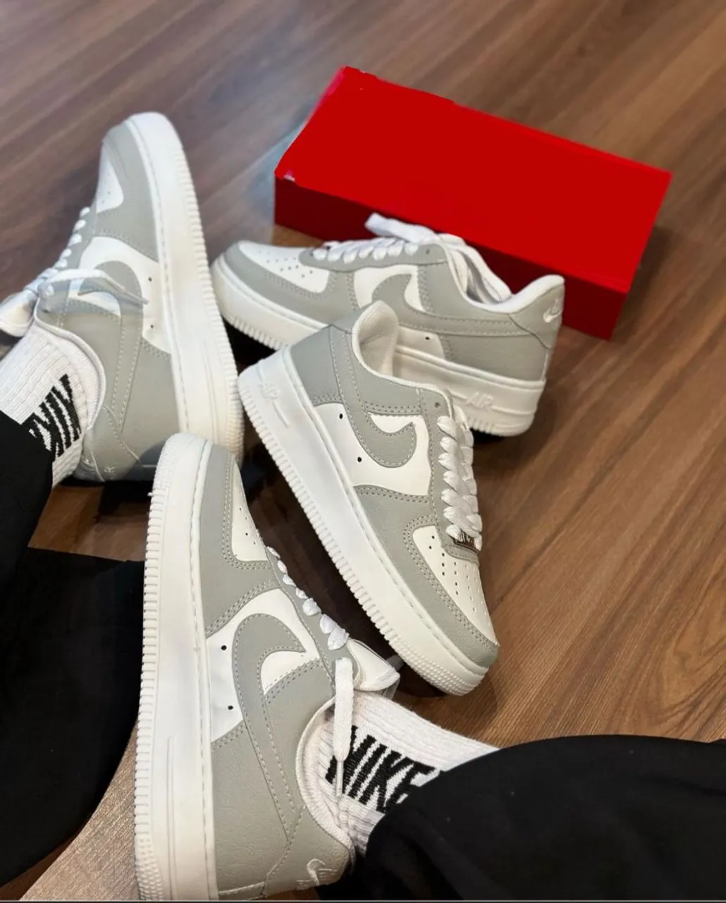 TÊNIS NIKE Air Force 1 Cinza e Branco