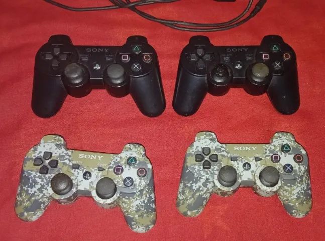Lot of 4 PS3 controllers64308649744769120