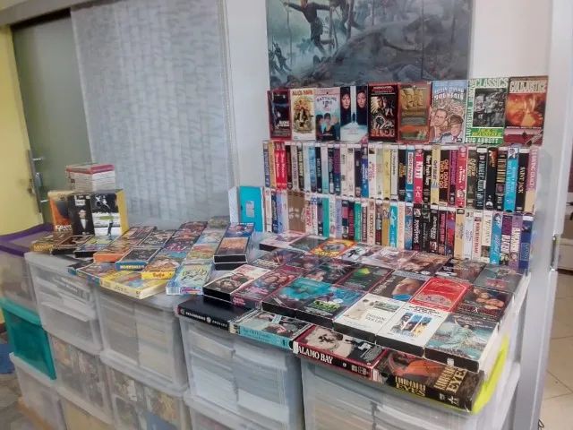 Fitas VHS: lote 40 filmes em inglês + 10 fitas brinde cx.papel. Várias inéditas no Brasil!