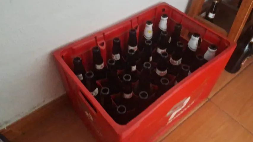 Vendo um engradado de cervejas com 24 garrafas de 600 ml - Foto 3
