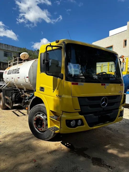 Mercedes Benz 1719 Pipa 2013 - Foto 2