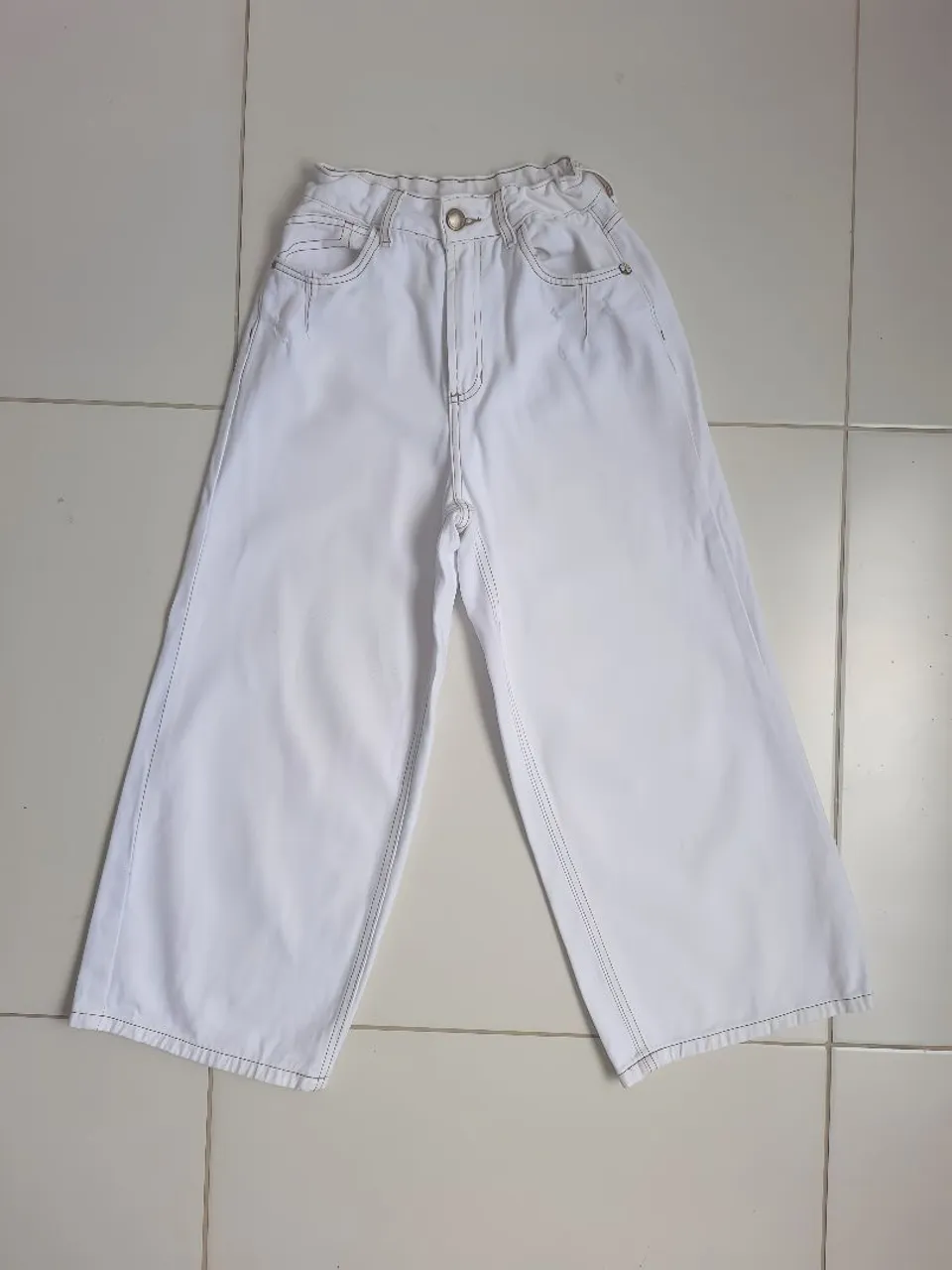 Calça jeans pantacourt branca