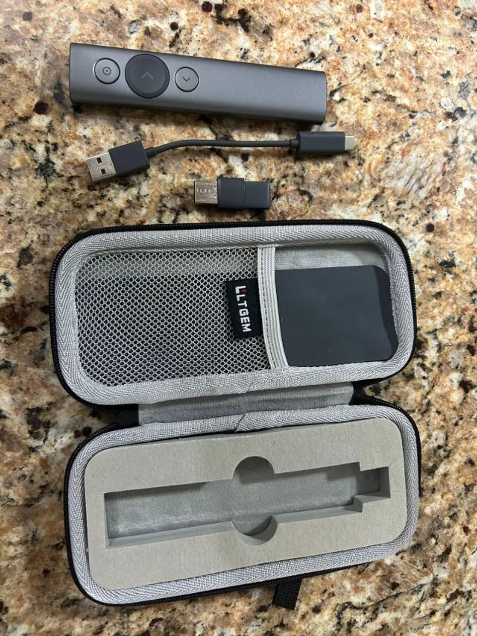 Logitech Spotlight Wireless Presenter with USB or Bluetooth Connection428513402857072641
