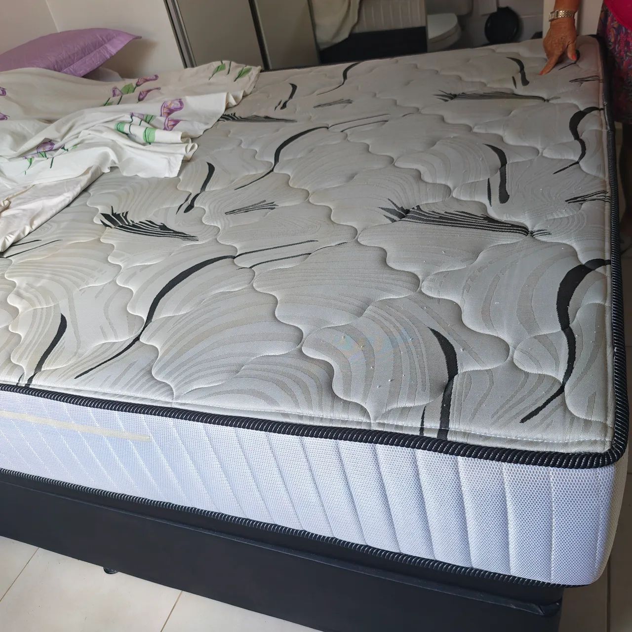 Cama Queem box  com Bau - Foto 4
