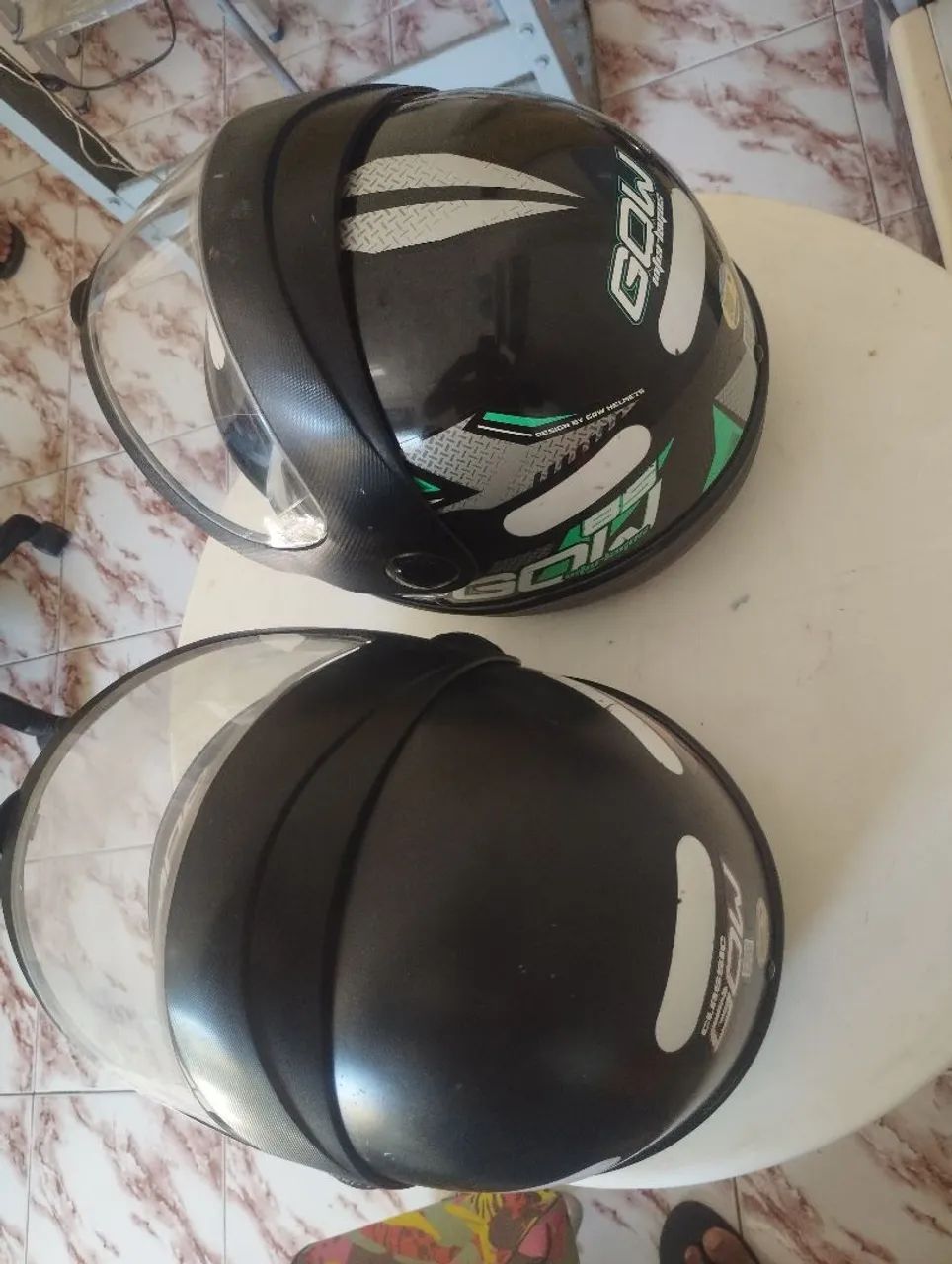 Vendo os dois capacetes seminovos 150 os dois. - Foto 2