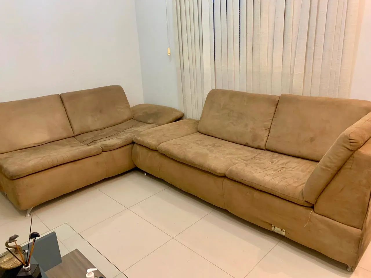 sofá  em L 3 e 2 lugares na cor marrom - Foto 2
