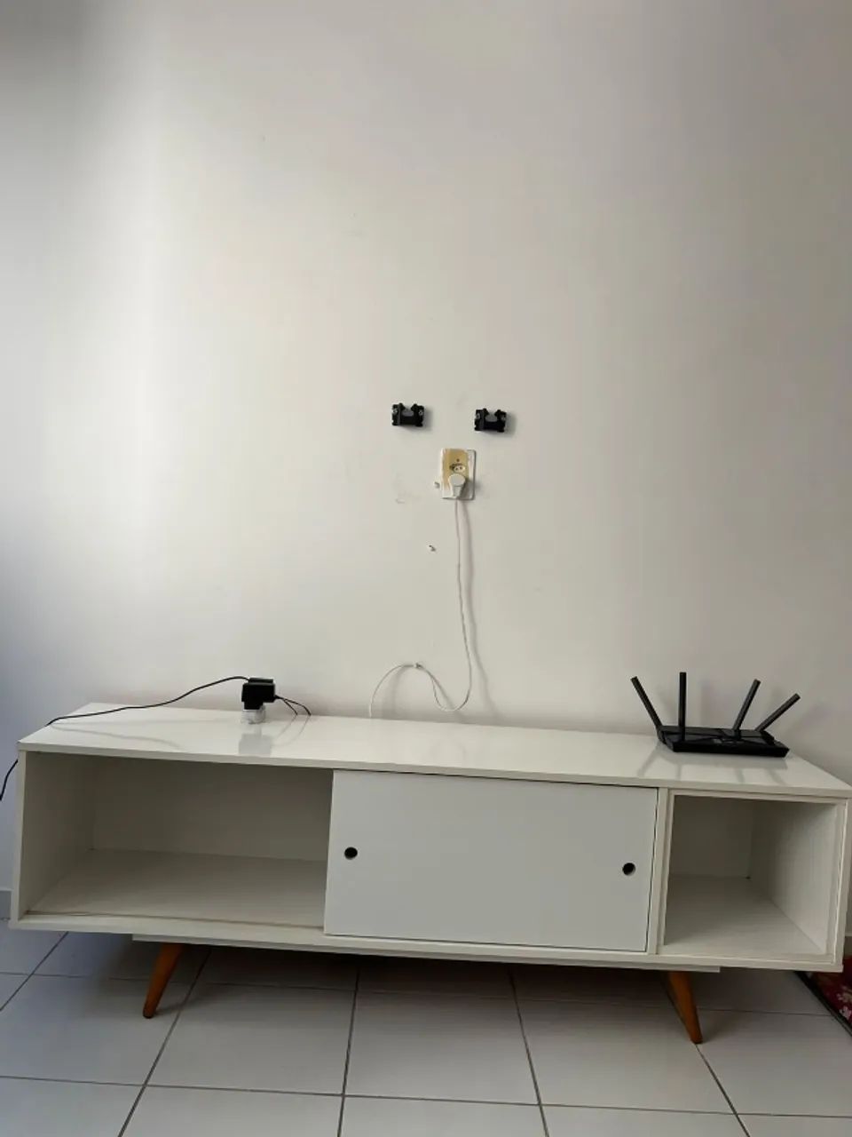 Vende-se rack branco mobly 