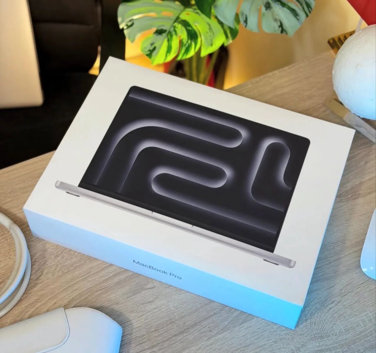 MacBook Pro 16.2 M4 Pro 24GB / 512GB - SILVER  - Foto 2