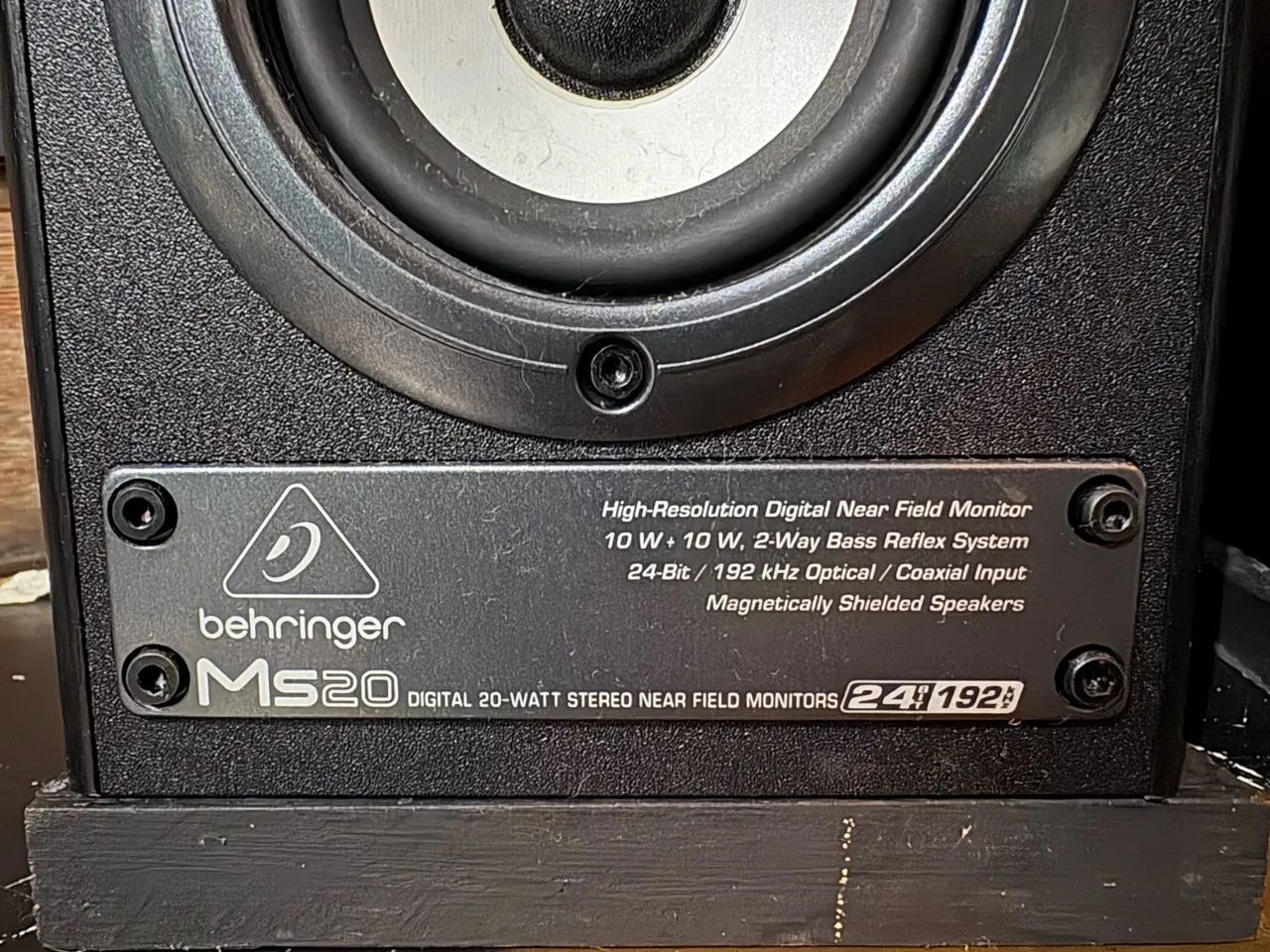 Par de Monitores de Referência Behringer MS20. - Foto 2