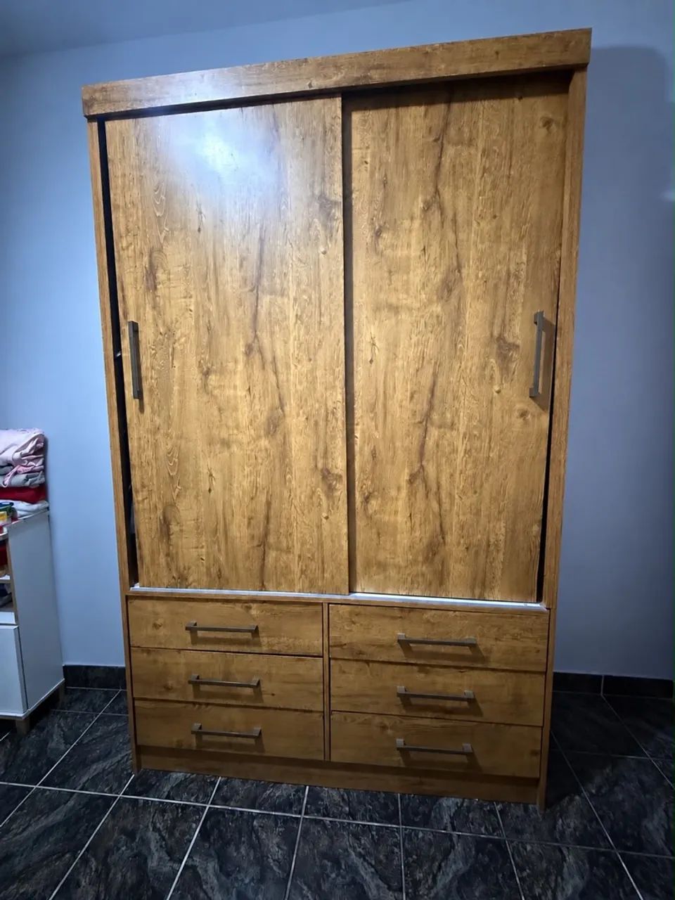 Guarda roupas de solteiro 
