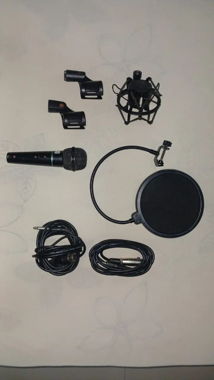 Kit Microfone + 2 Cabos + Pop Filter + Aranha