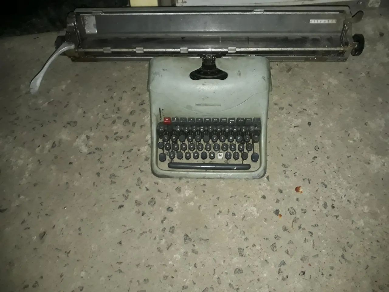Máquina De datilografia Olivetti 80
