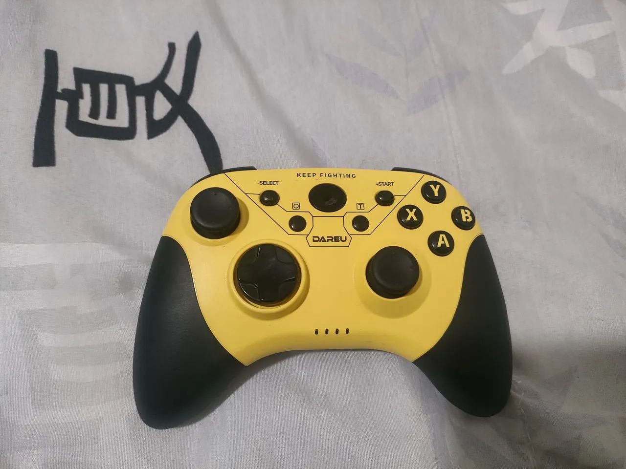 Controle sem fio Dareu H101 para Switch, PC e Android Amarelo