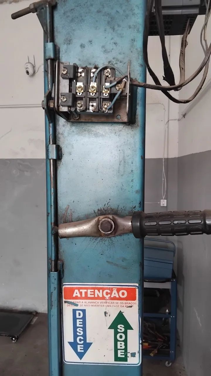 Elevador automotivo 2.400 kg  - Foto 2