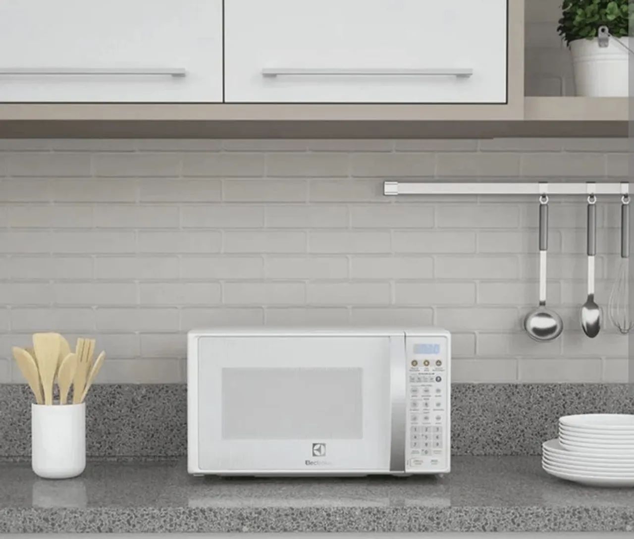 Microondas Eletrolux 20L pouquíssimo uso.  - Foto 2