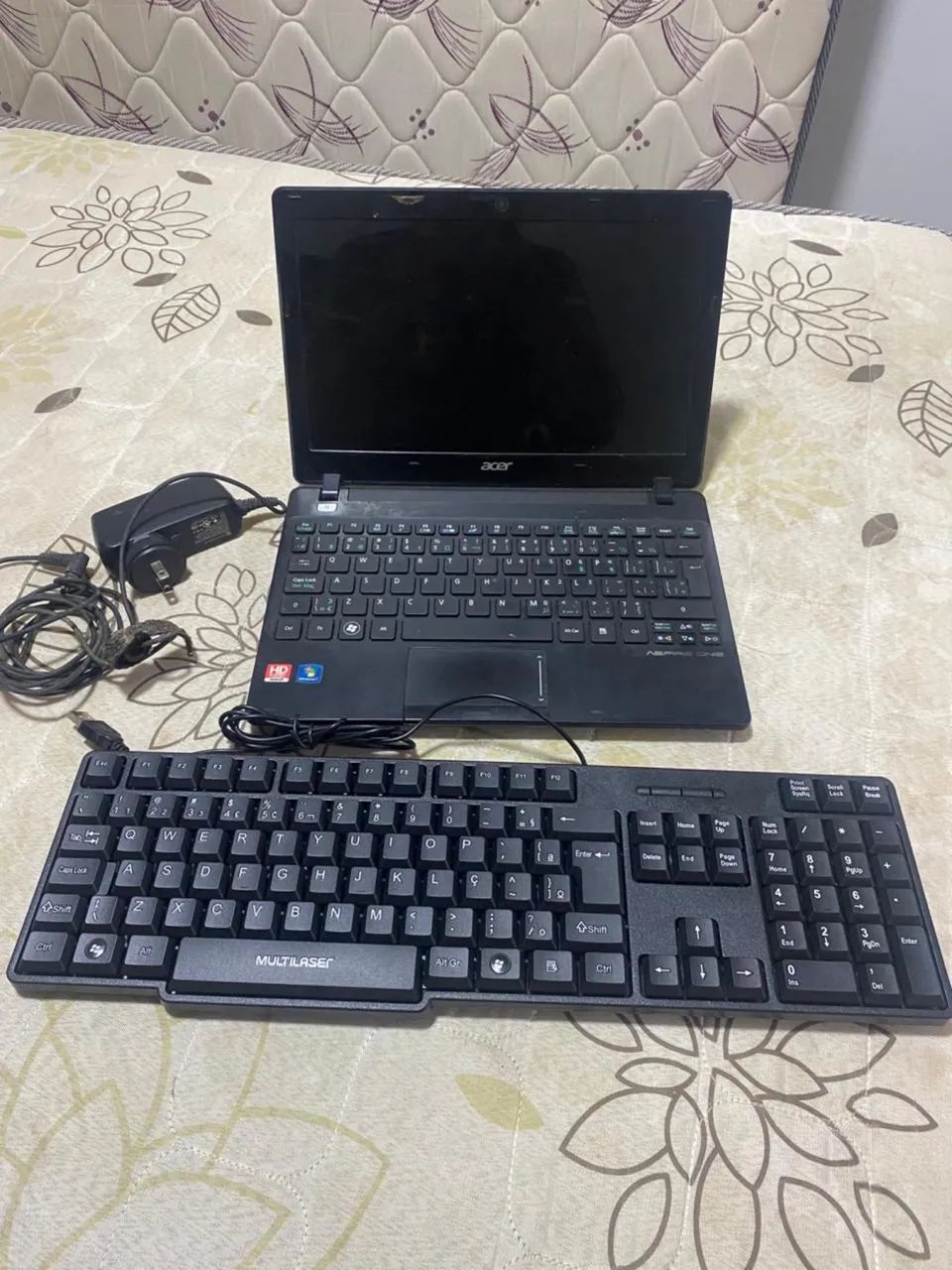 Netbook Acer Aspire One - funcionando - uso com teclado e mouse externo