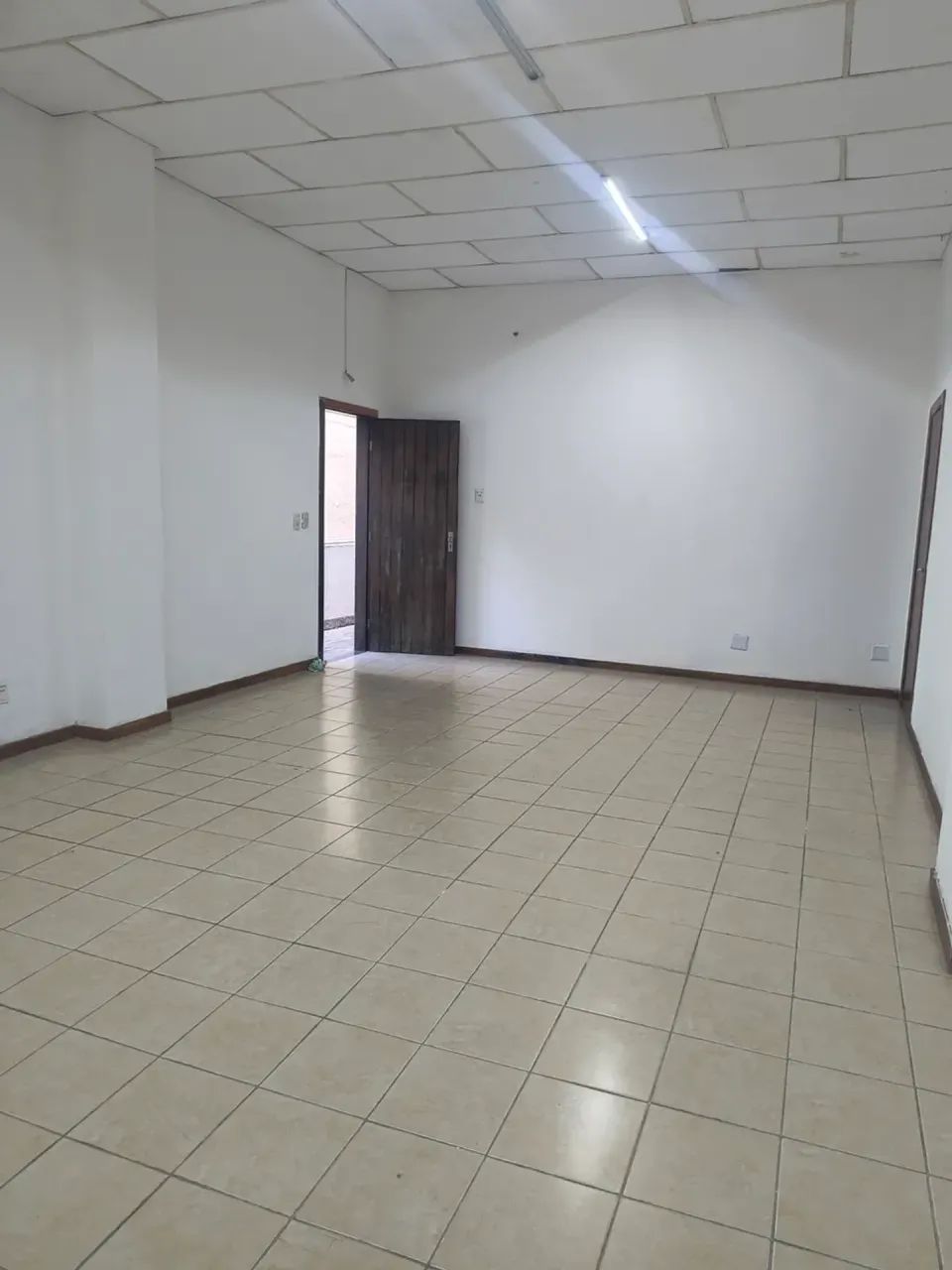 Alugo ótima casa comercial em Morada de Camburi - Foto 2