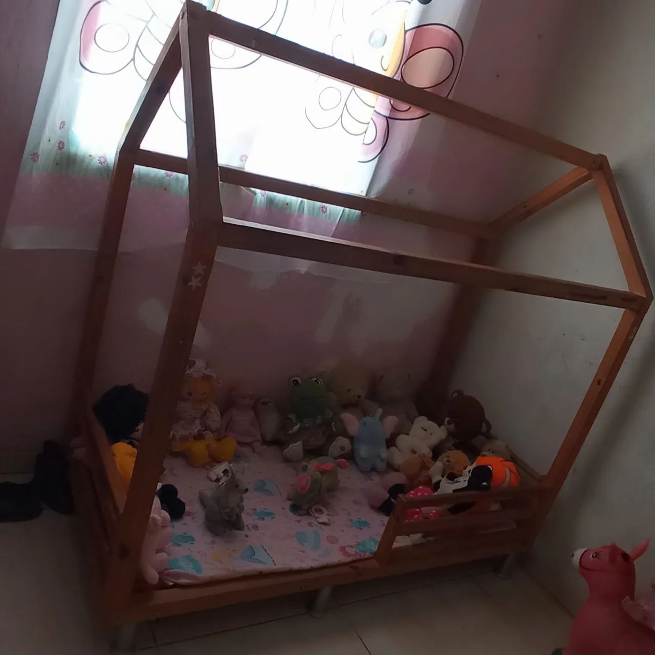 Cama montessoriana usada madeira 