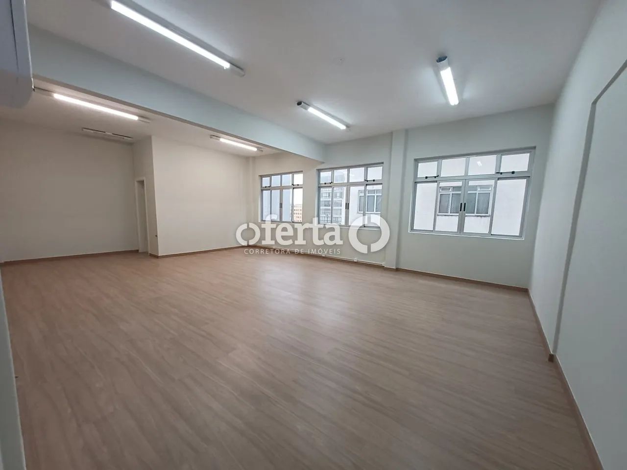 SALA COMERCIAL NO CENTRO DE CURITIBA - GALERIA LUSTOZA - Foto 5
