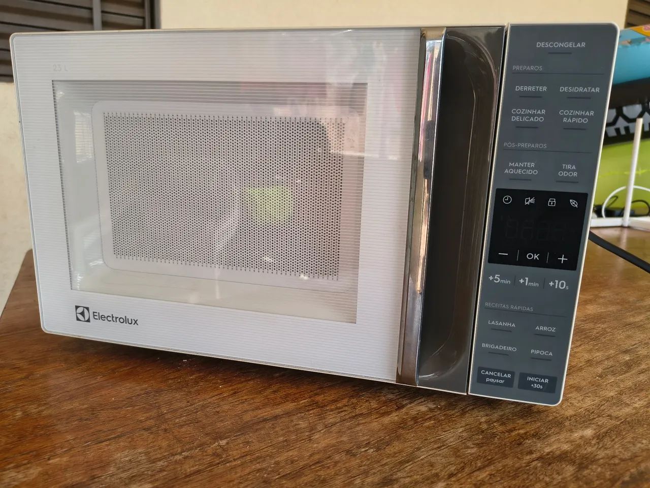 Vendo microondas Semi novo  - Foto 4