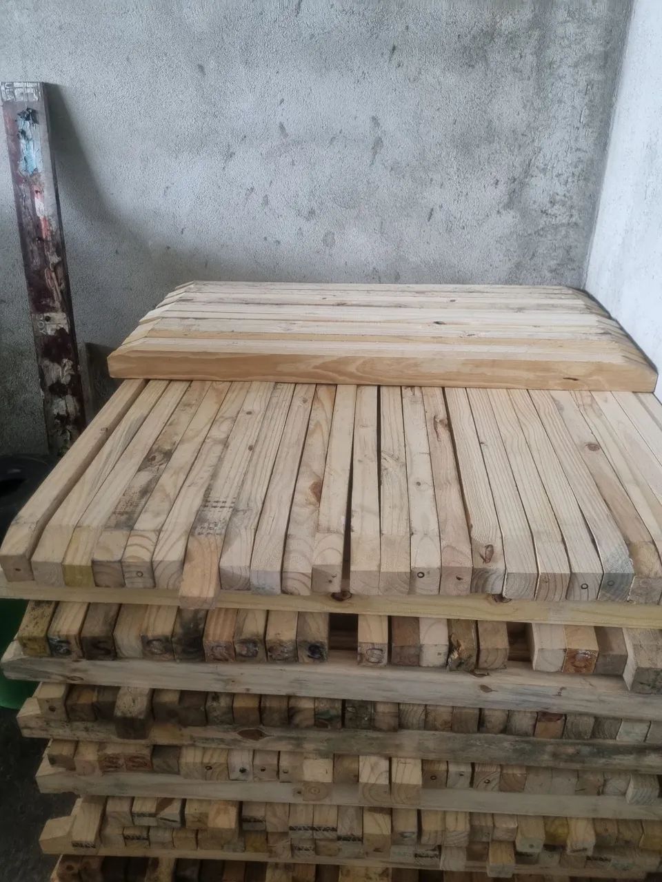 Madeira para fazer móveis e artesanato 