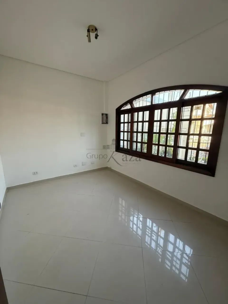 Casa - Centro - Jacareí - 2 Dormitórios - 70m². - Foto 2