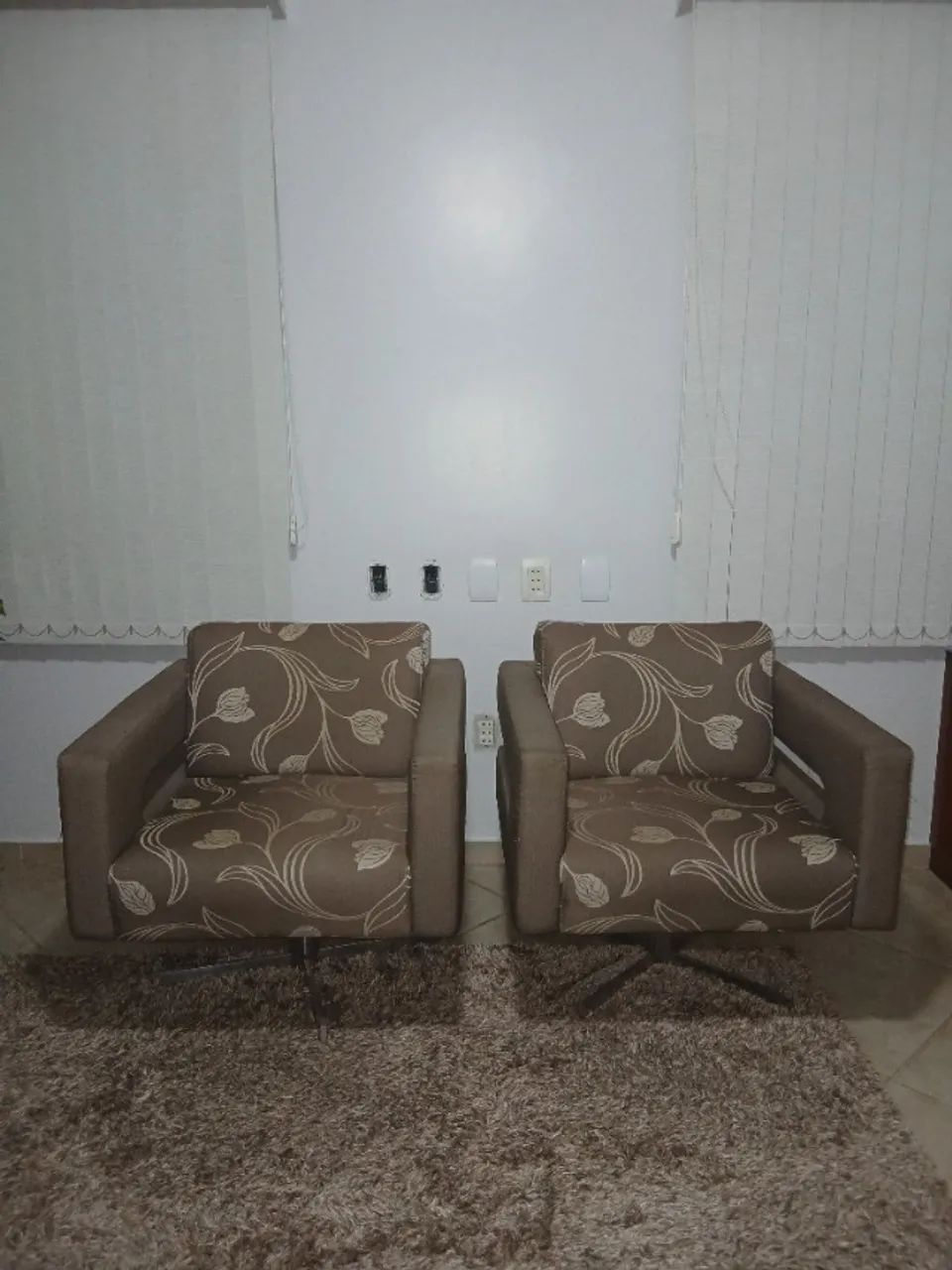 2 Poltronas giratórias com pés cromados - Foto 4