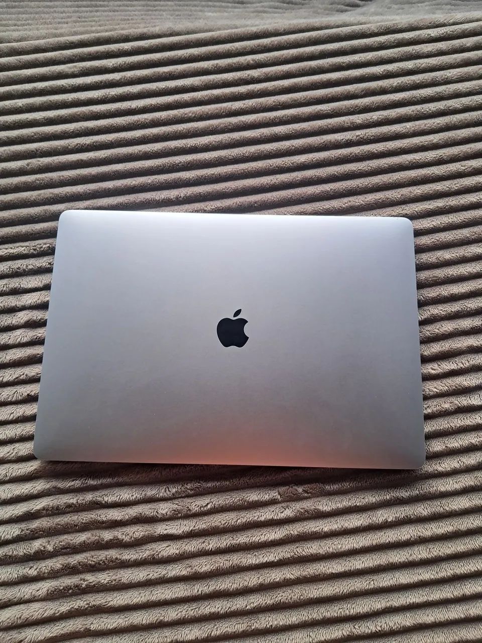 Macbook 32GB 512GB 16in i7