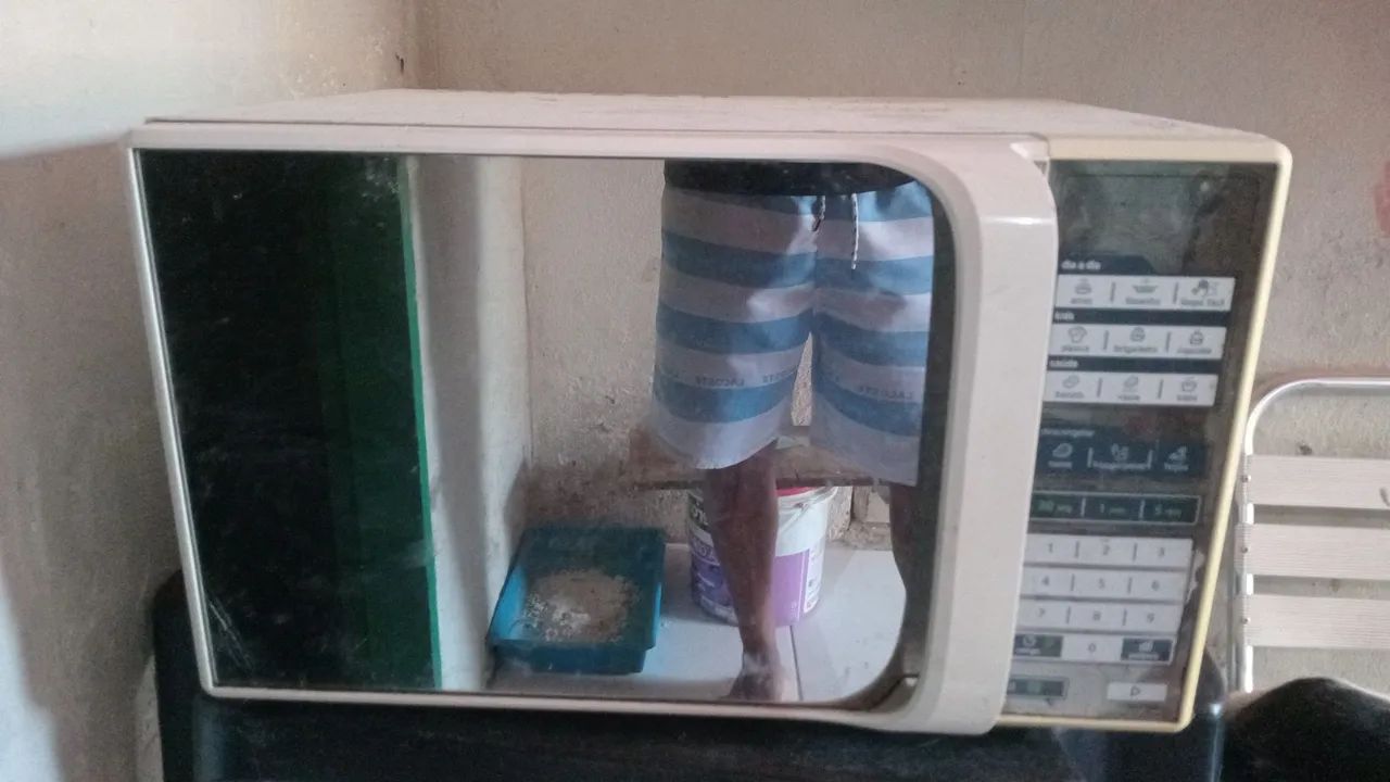 Vendo micro-ondas com defeito marca mídia 