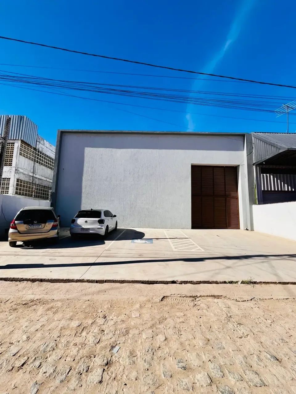 Alugo Excelente Galpão com 330m2 no Renascer