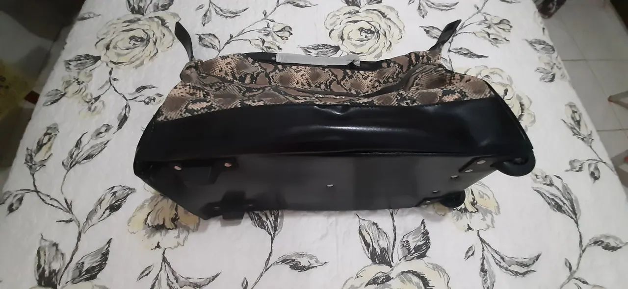 BOLSA MALA, COM RODINHAS. - Foto 4