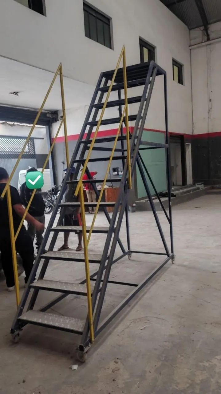 Escada Para uso em estoque 