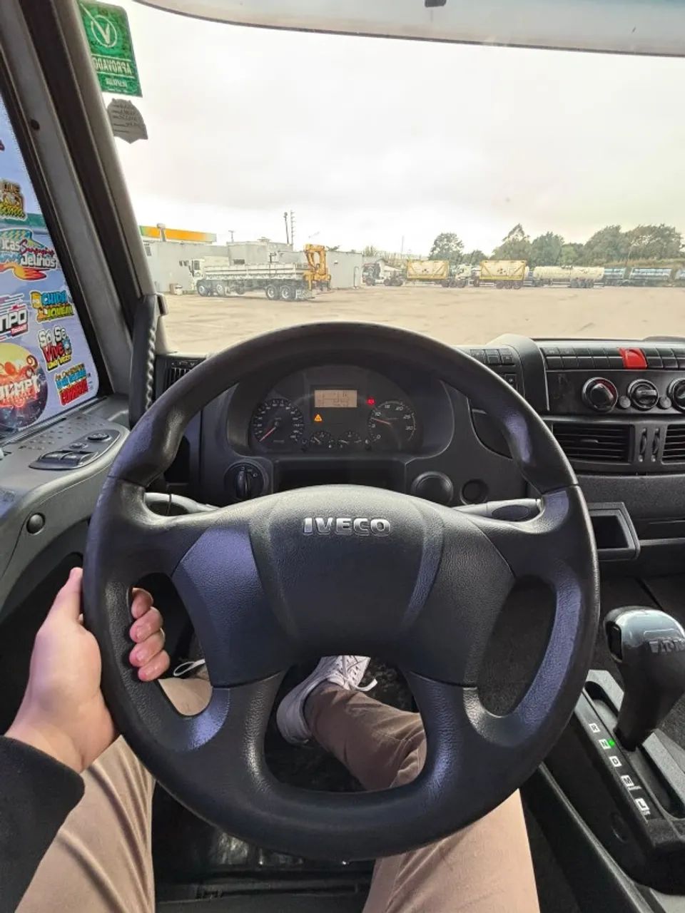 Iveco Tector 24-300 6x2 - Foto 4