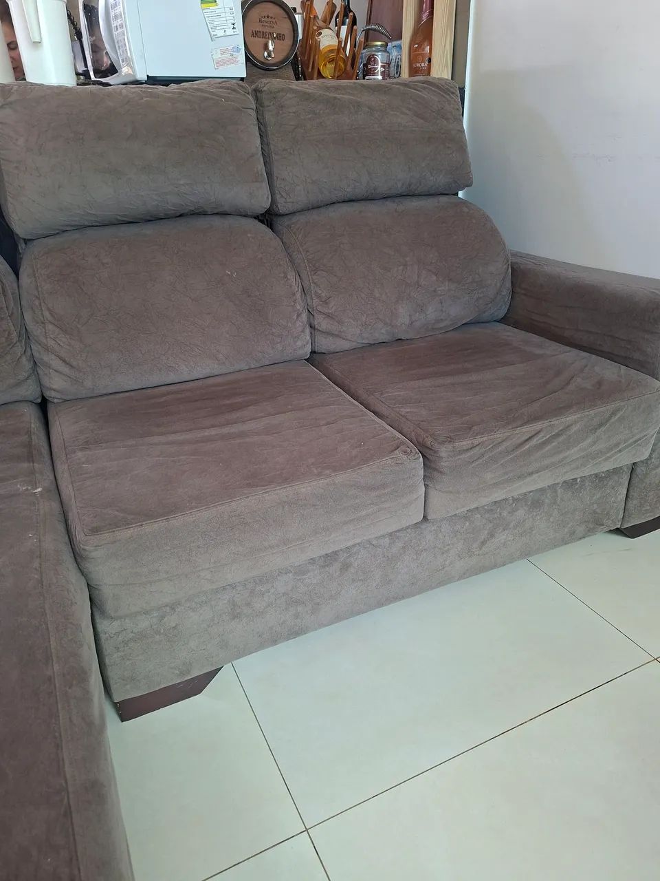 Sofá retrátil e inclinável (com chaise, cor capuccino, tecido suede) - Foto 5