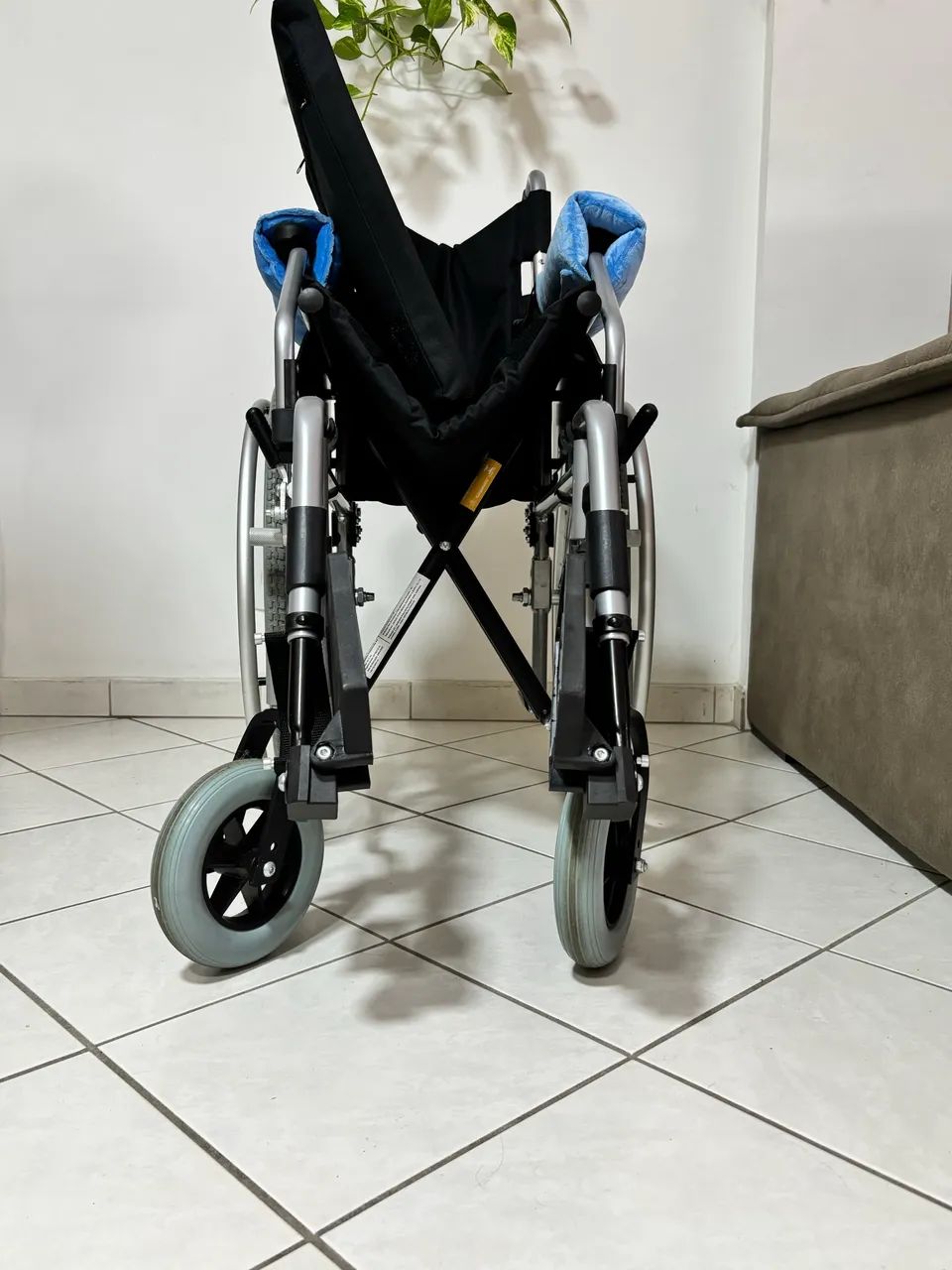 Cadeira de rodas. Dois meses de uso.  - Foto 2