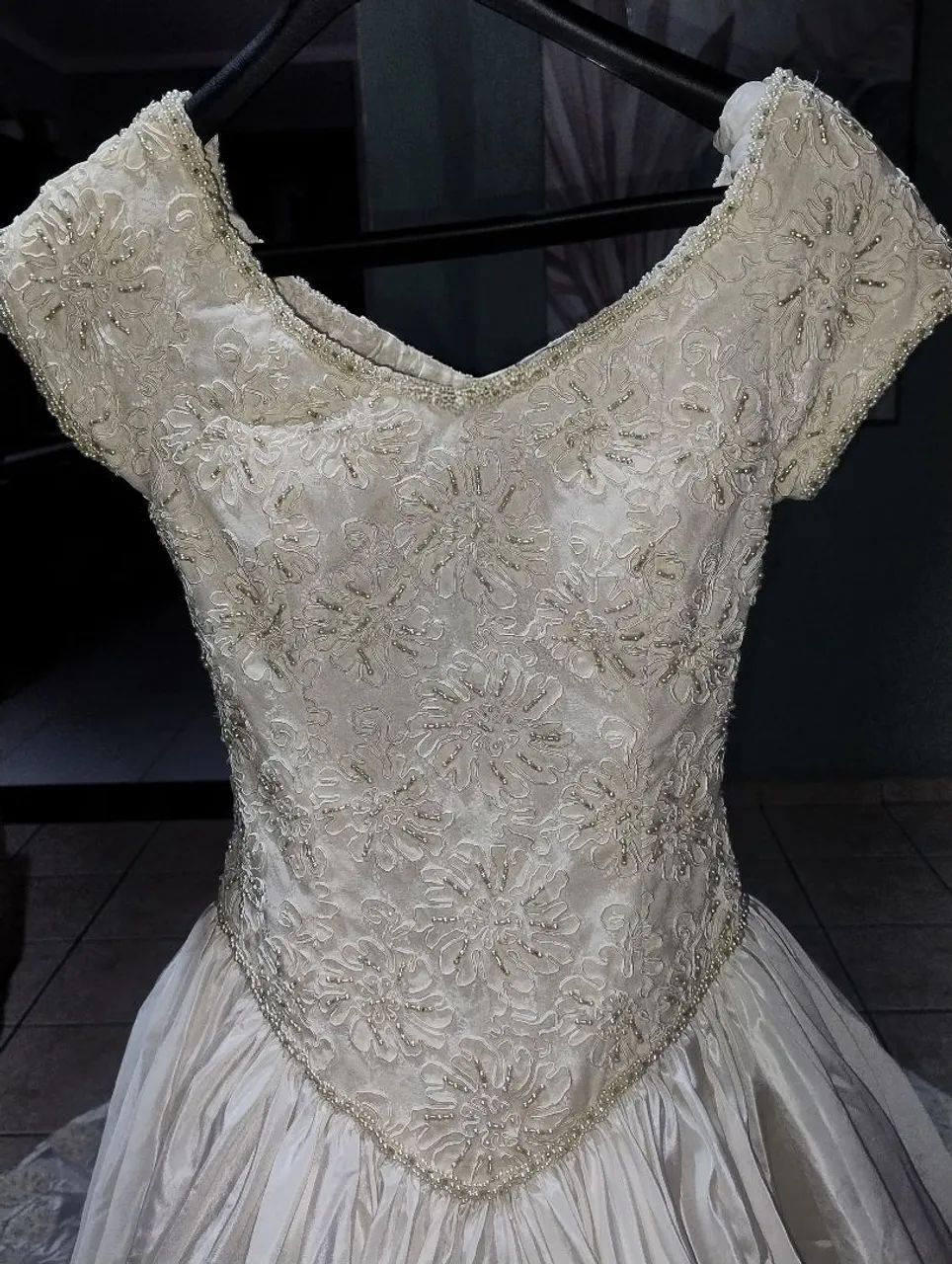 Vestido de Noiva Clássico Estilo Princesa com Cauda Longa e Pedrarias - Foto 2