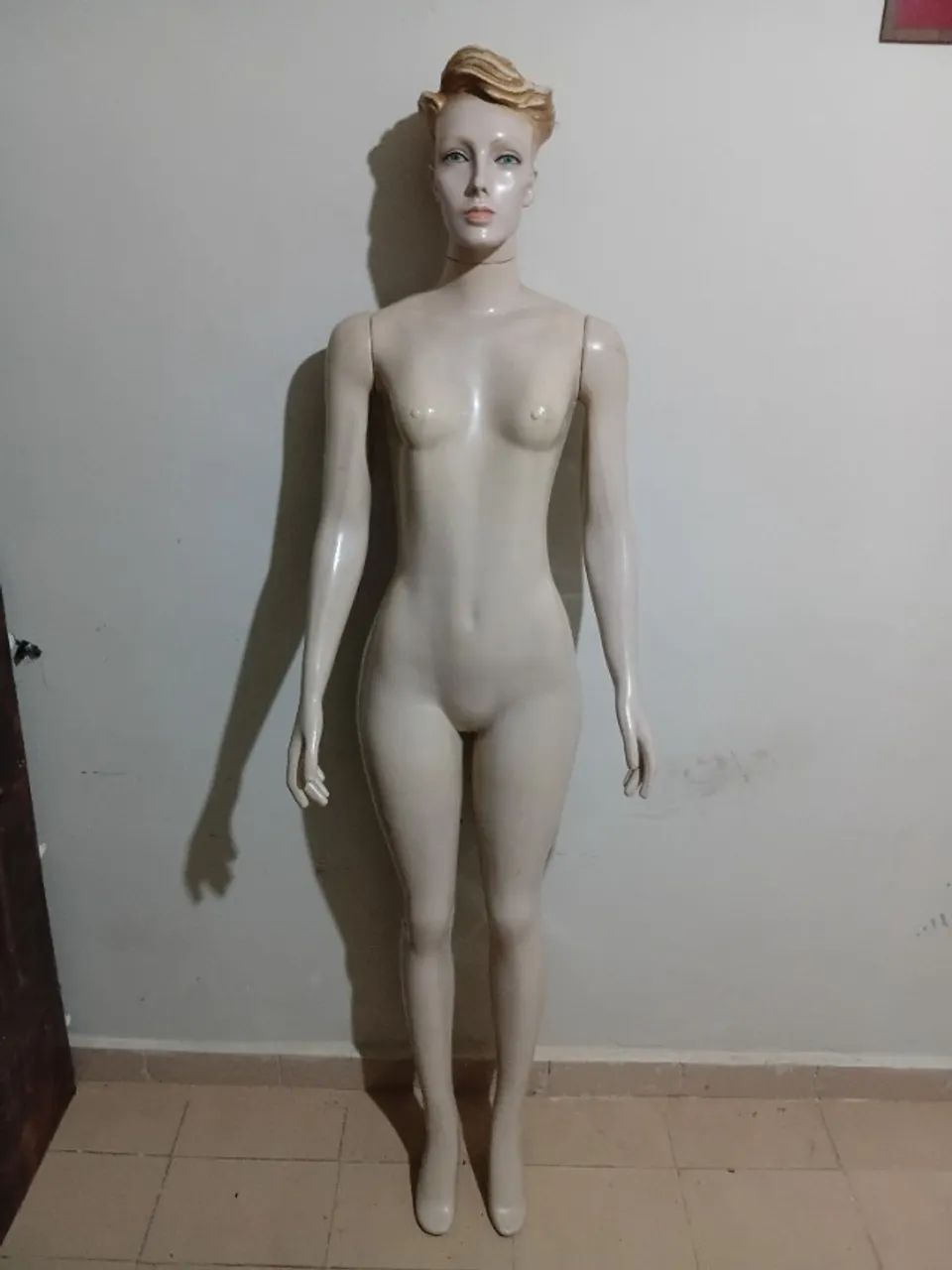 Manequim feminino corpo inteiro 