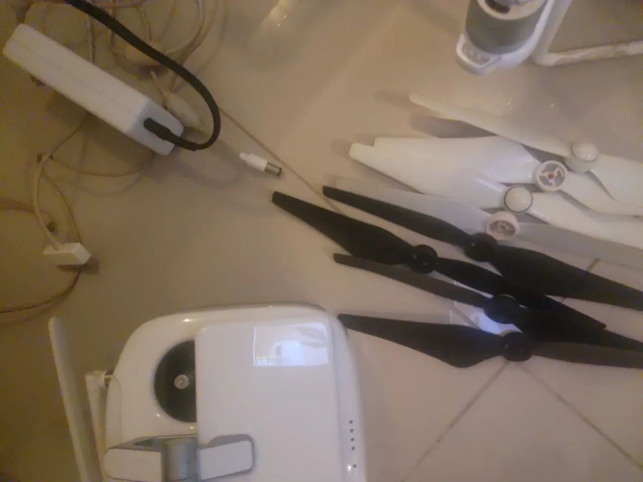 DJI Phantom 4 Pro Plus - Avariado - Completo com Case - Foto 2