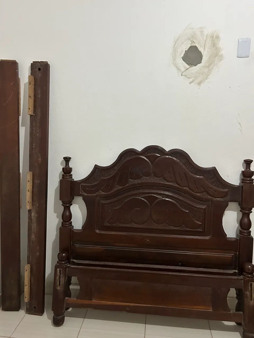 Cama de casal de madeira maciça