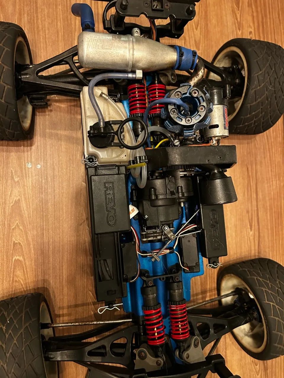 Traxxas Revo 3.3 - Foto 4