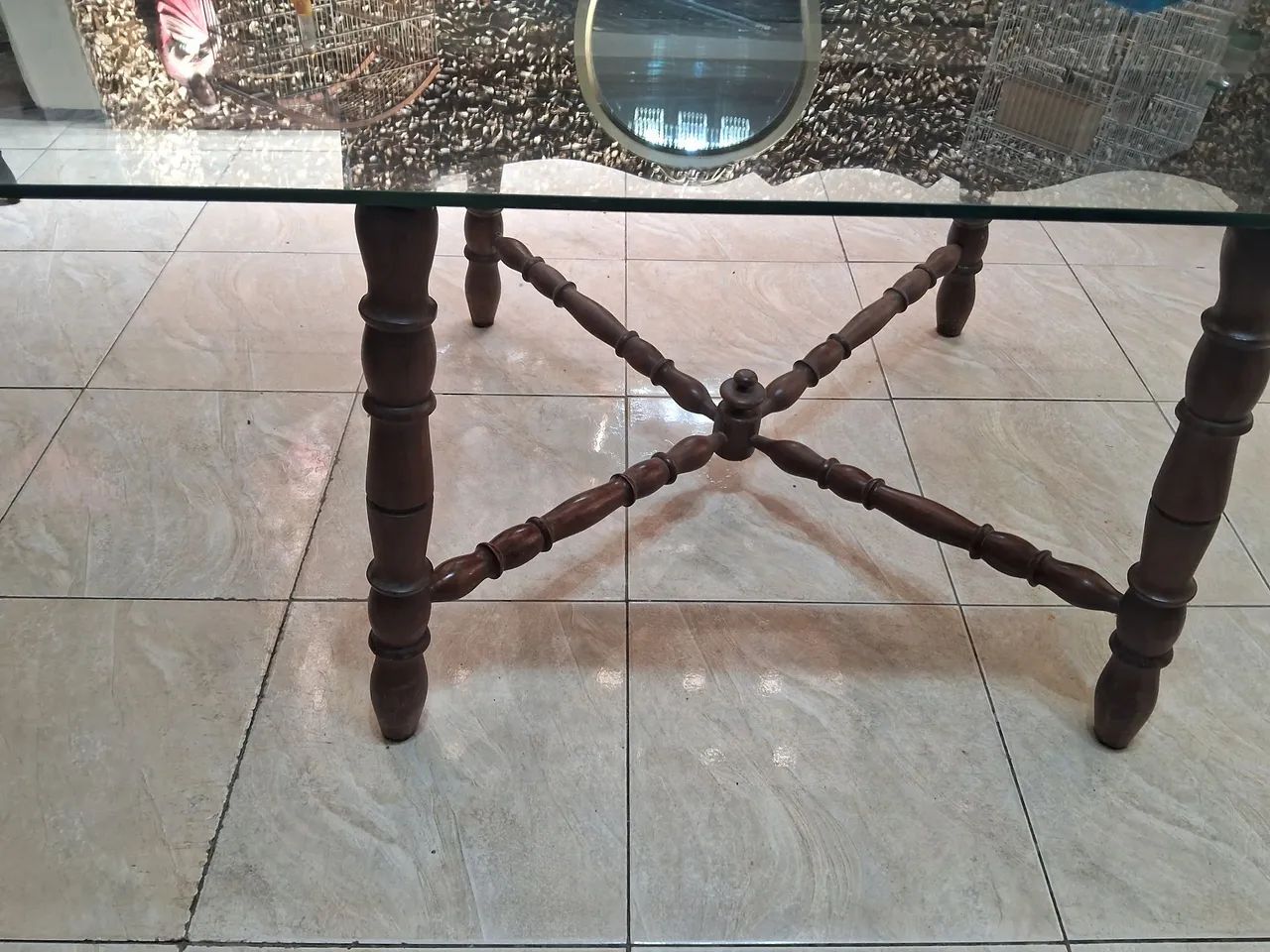 Mesa de jantar em madeira com vidro  - Foto 4